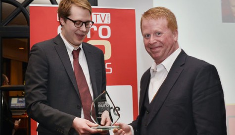 Sky Deutschland's Brian Sullivan receiving the Industry Leader award from DTVE's Andy McDonald