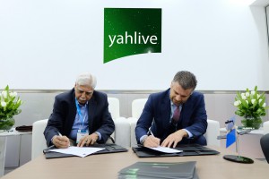 The signing ceremony between Yahlive and EARTH at CABSAT 2017